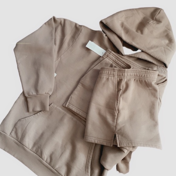 🆕Aritzia The Constant 2-Piece Midway Hoodie & Shorts Set in Rare Taupe - Picture 12 of 14